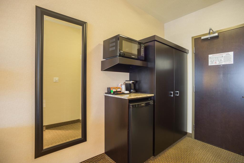 Best Western Bonnyville Inn & Suites Εξωτερικό φωτογραφία